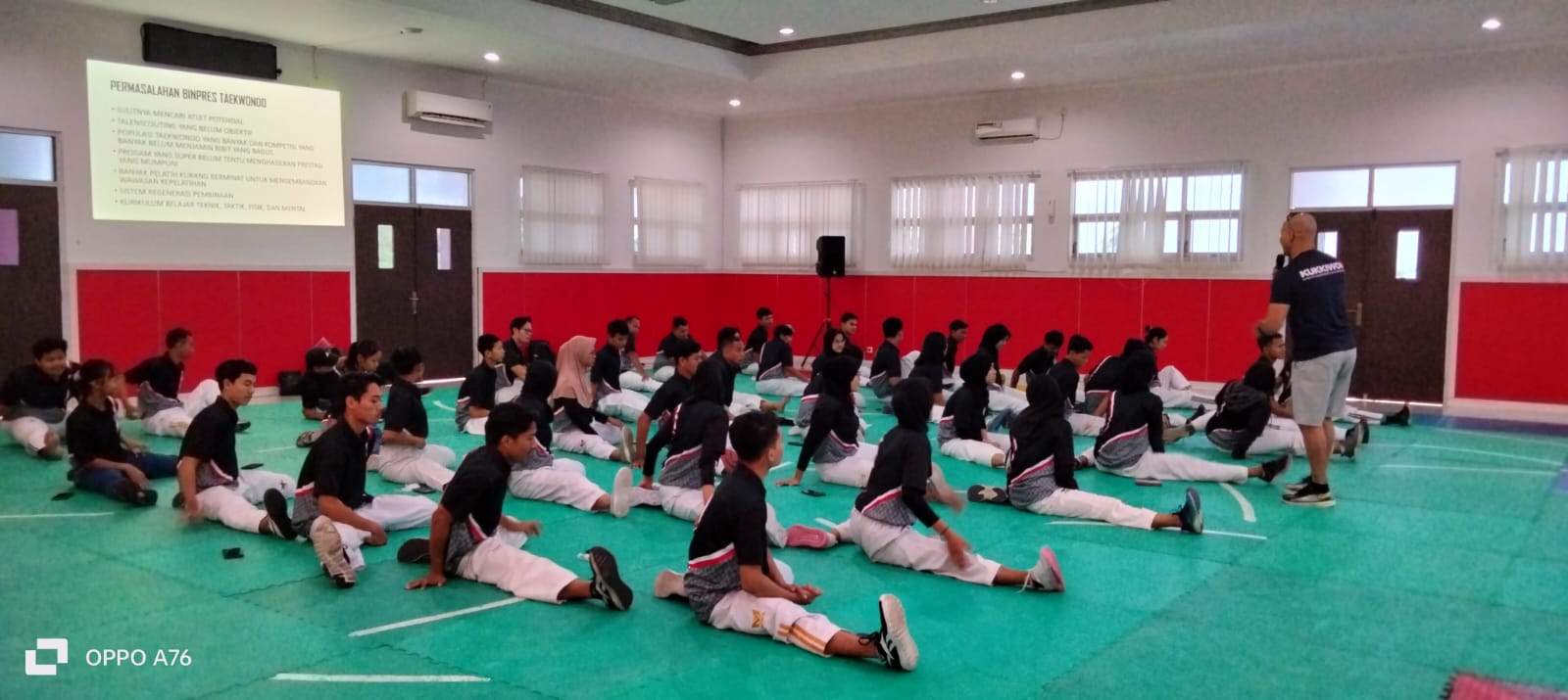 Deputi Bidang Peningkatan Prestasi Olahraga Melaksanakan Coaching Clinic Pelatih Cabang Olahraga Taekwondo dan Atletik.