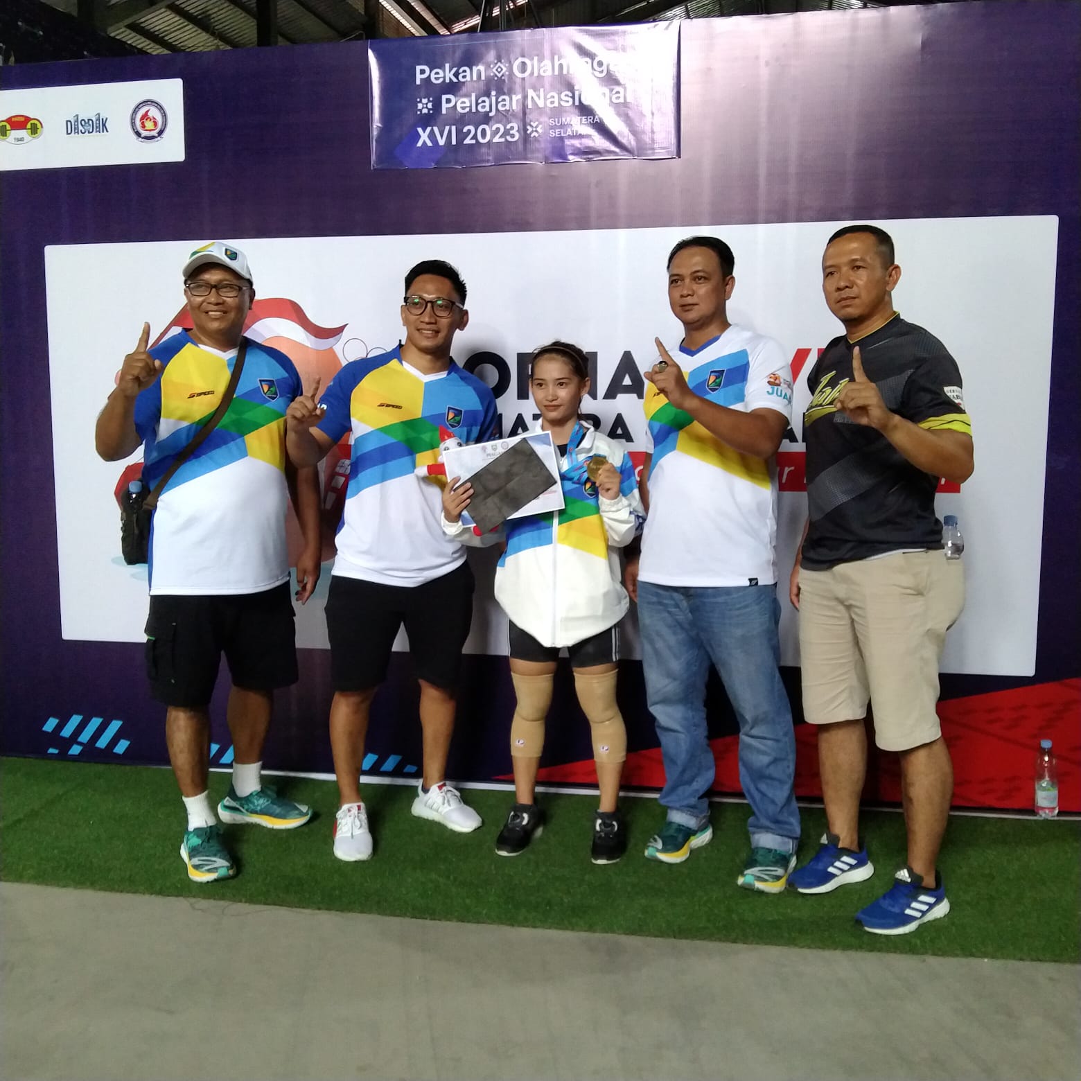 Kontingen Provinsi Jawa Barat Raih Medali Emas Di Cabang Olahraga Angkat Besi