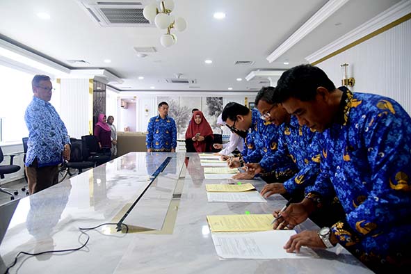 Ingin Capai Target IPP,  Deputi Bidang Pengembangan Pemuda Lakukan Penandatanganan PK 2024.