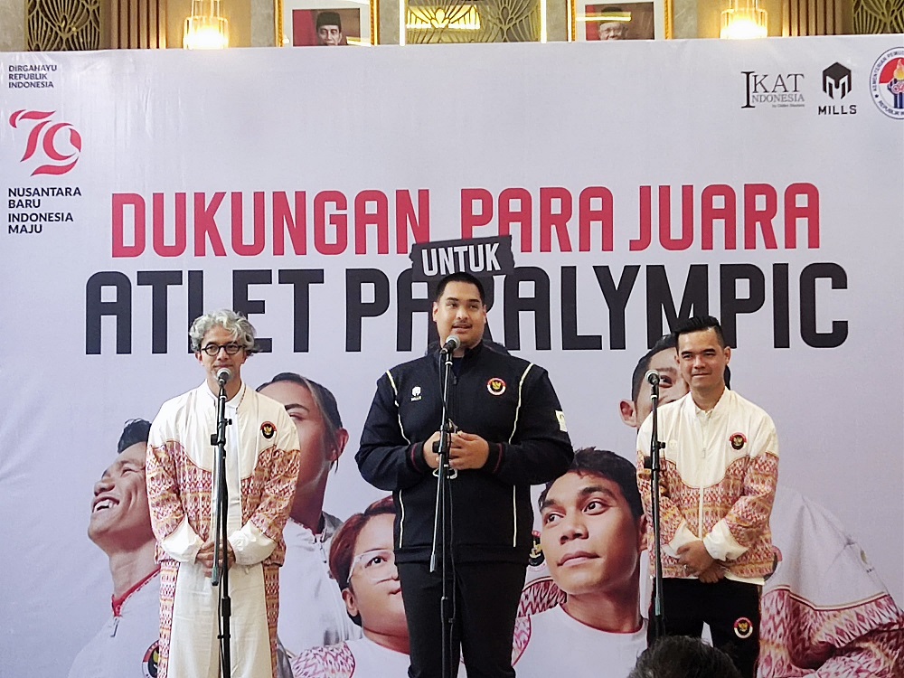 Menpora Dito Apresiasi Desainer Didiet Maulana Desain Kostum Kontingen Indonesia di Paralimpiade 2024 Paris