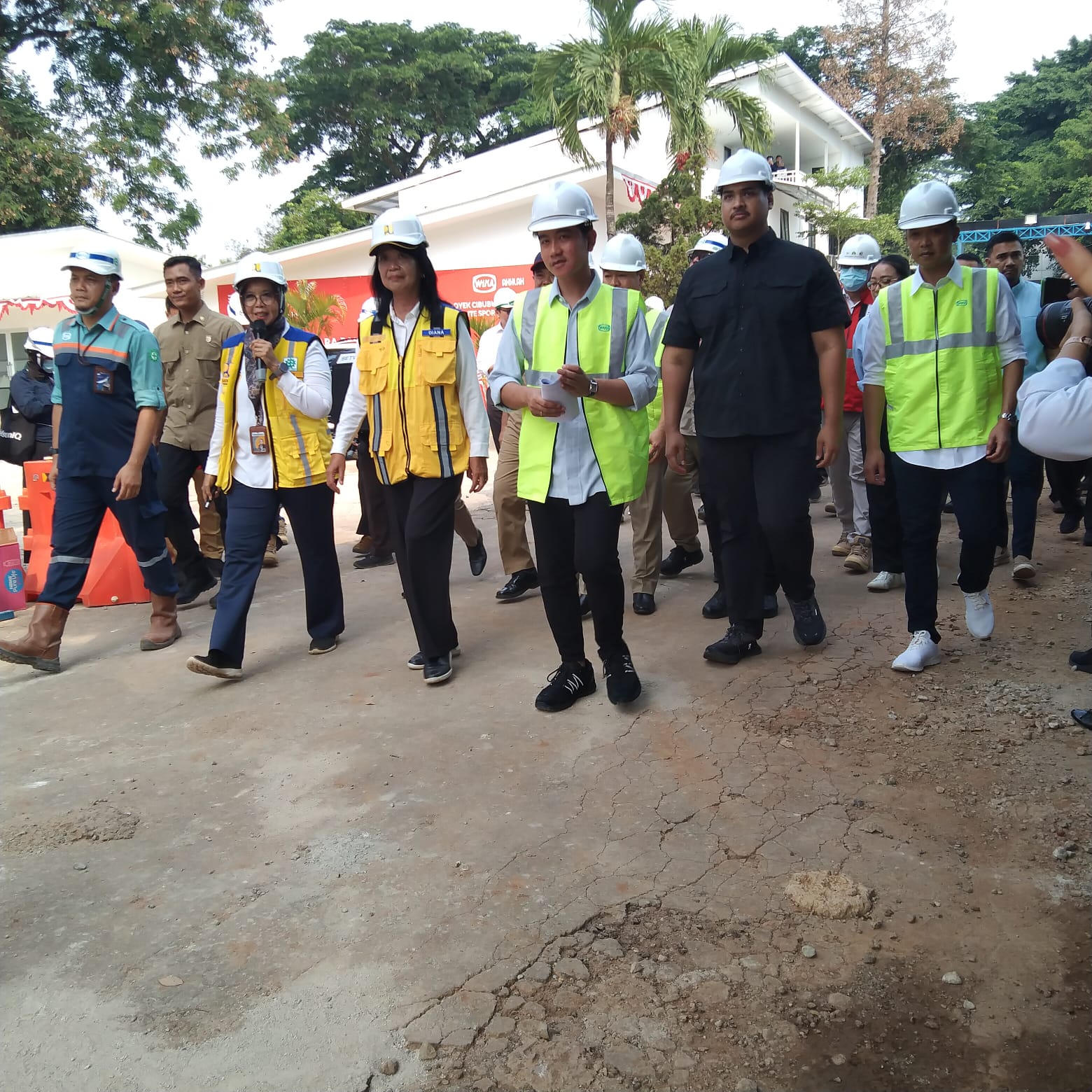 Wapres, Menpora Dan Wamenpora Sambangi Pembangunan Cibubur Youth Athlete Training Center (CYATC)