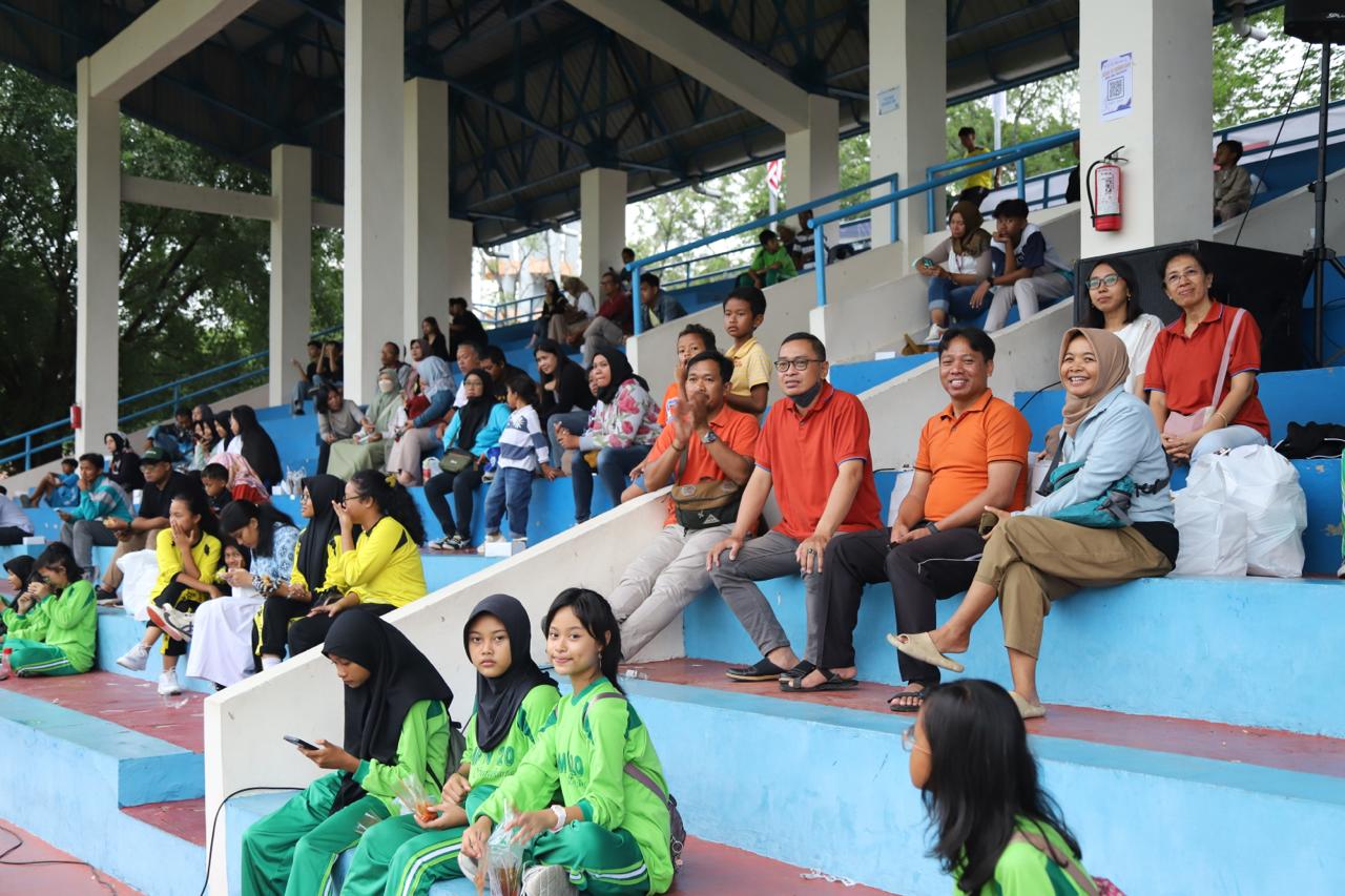 Hujan Deras, Suporter 48th Asian School Football Championships 2024 Tak Bergeming Mendukung Para Tim Pelajar Sepakbola