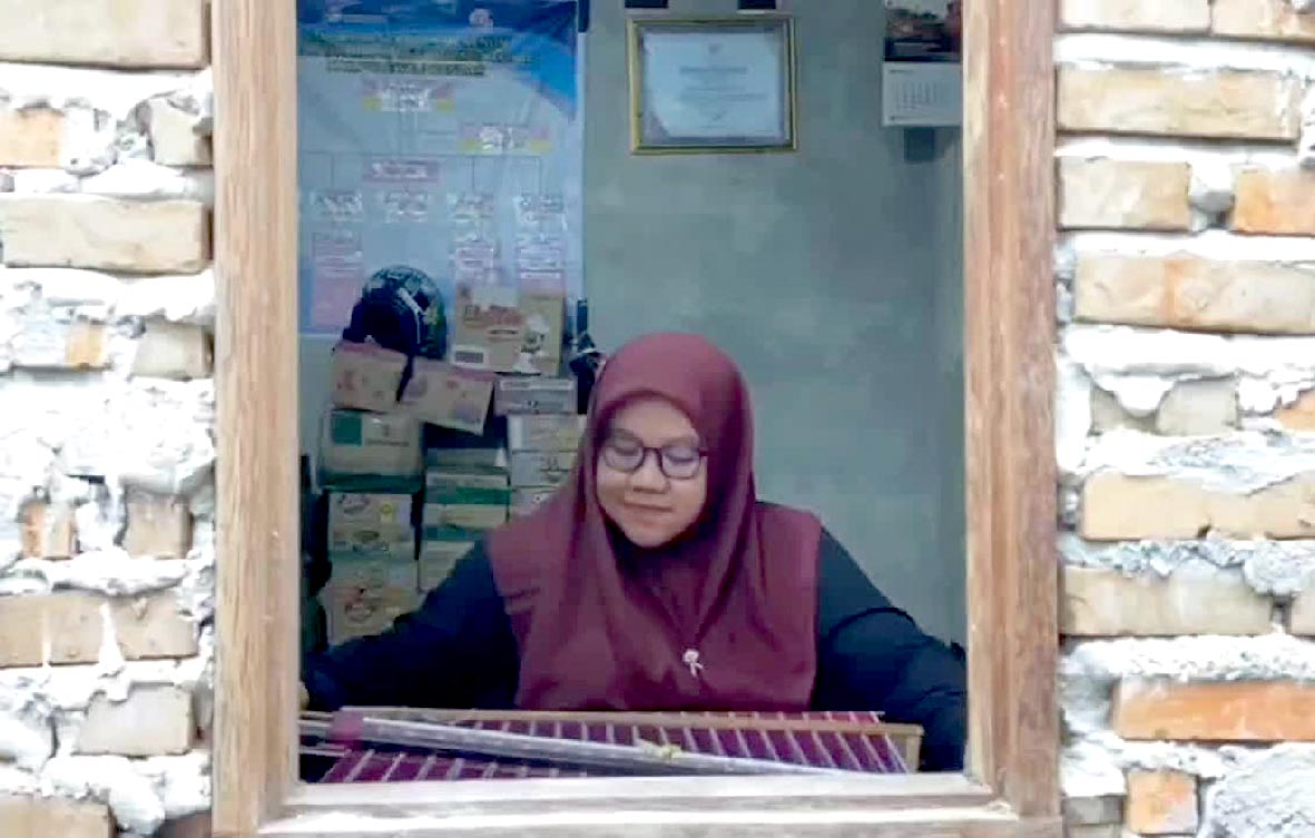 Pemuda Pelopor Rezki Amaliah Lestarikan Tenun Mandar Lewat Sekolah Menenun