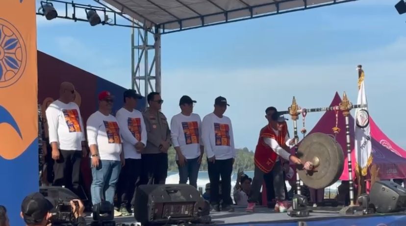 Nias Pro 2025 Resmi Dibuka, Kemenpora Dukung Penuh Sport Tourism di Pantai Sorake