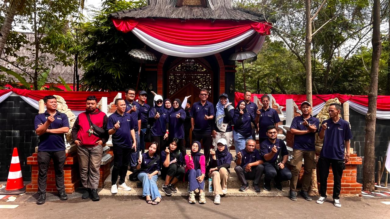 Jalan Santai Keliling Desa Wisata Lembur Pakuan :  Sehatkan Badan, 