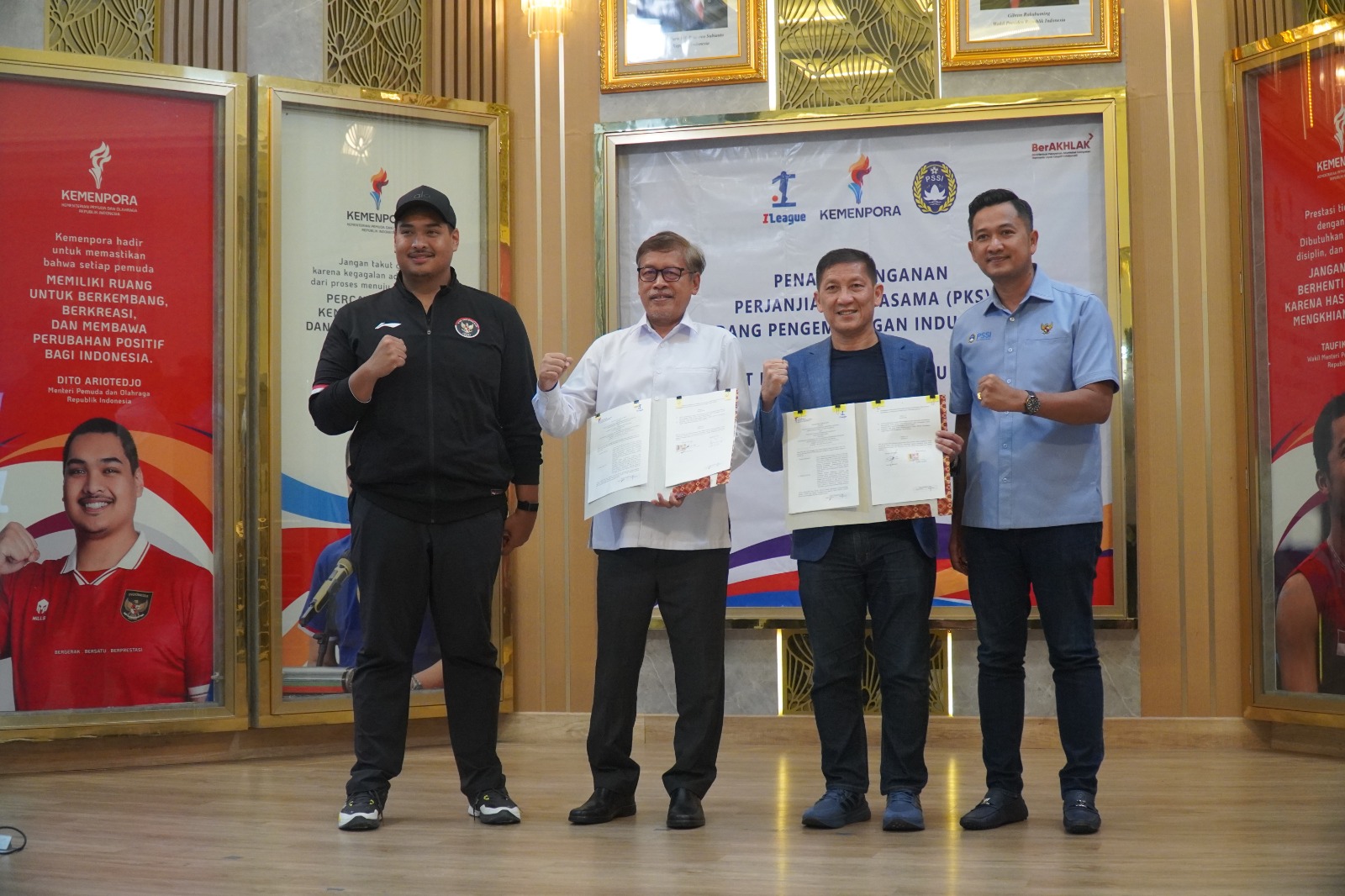 Kemenpora Tandatangani Kerja Sama dengan PT Liga Indonesia Baru (I.League) Tentang Edukasi Suporter